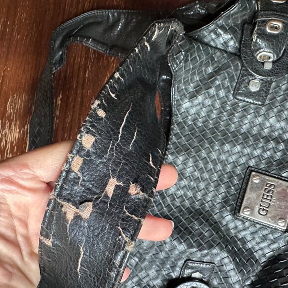 Vintage Guess Black Woven Faux Leather Hobo Shoulder Bag With Metal Logo Plate - Picture 7 of 14